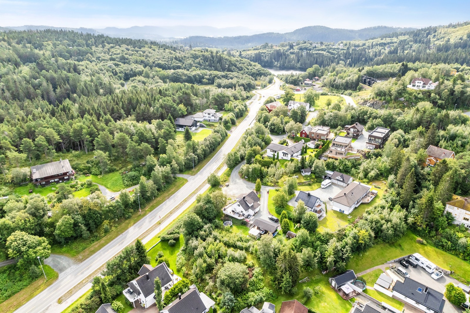 Ta kontakt med megler Marius, 948 68 006 eller Kristian, 454 73 421 for visning av tomten. Galleribilde