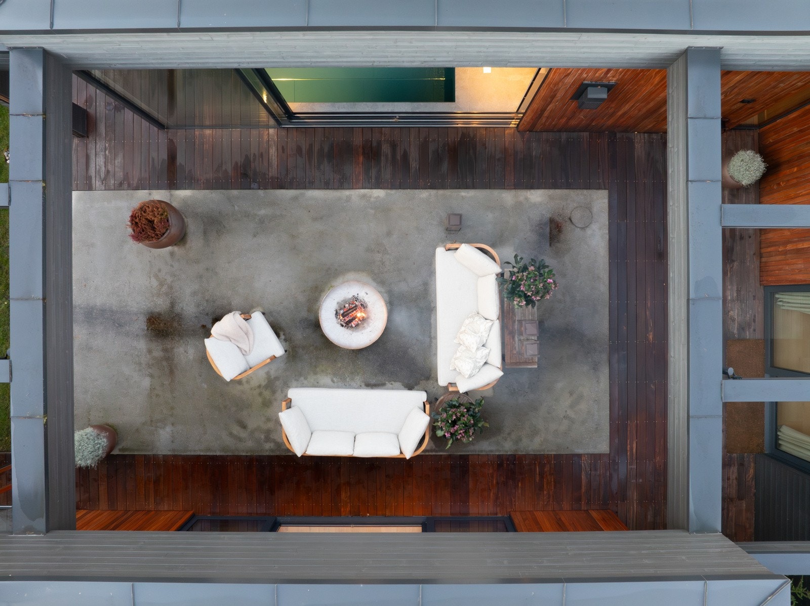 Stemningsbilde i atriet - sett fra takterrasse Galleribilde