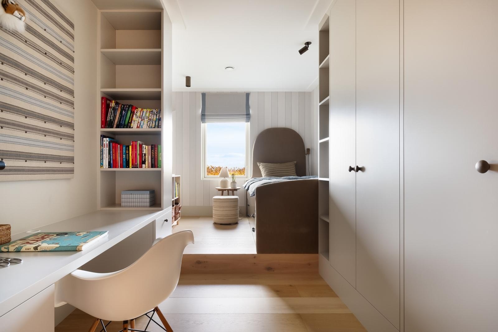 Soverom 4 - godt med garderobe og arbeidsplass til lekselesing Galleribilde