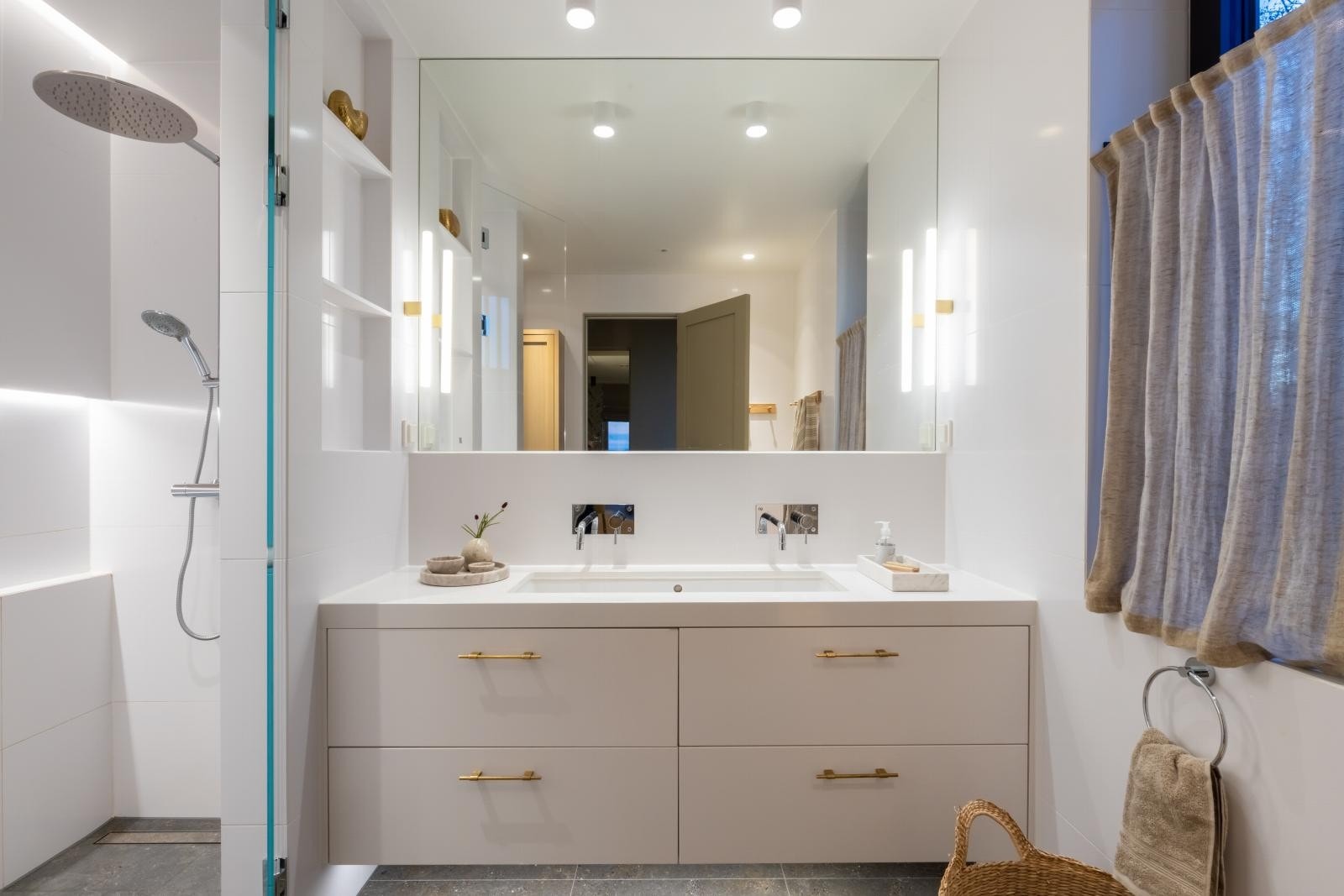 Baderom 2 tilknyttet barnerom. Galleribilde