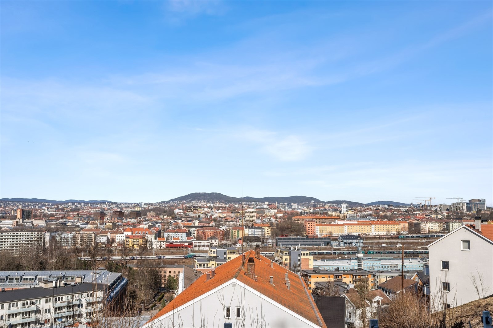 Endeleiligheten har magisk utsikt, masse lysinnslipp og god atmosfære Galleribilde
