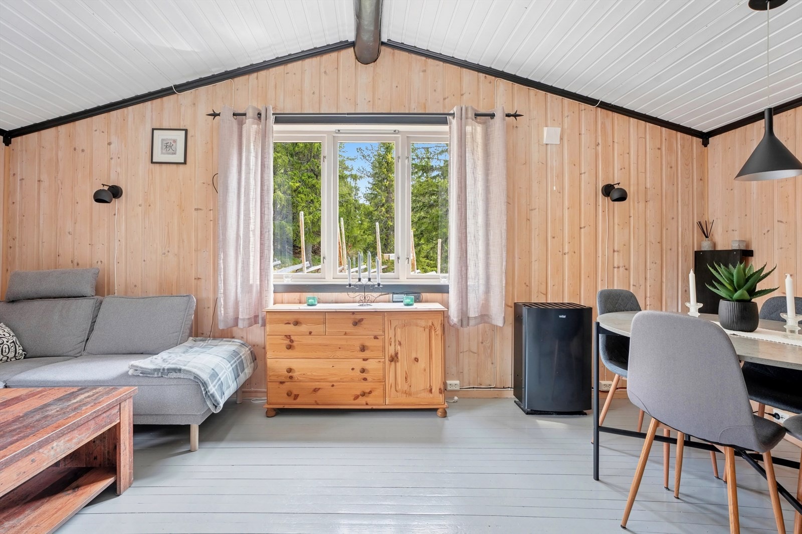 Vinduer er skiftet i hele hytten, selger estimerer i perioden 2005-2010. Galleribilde