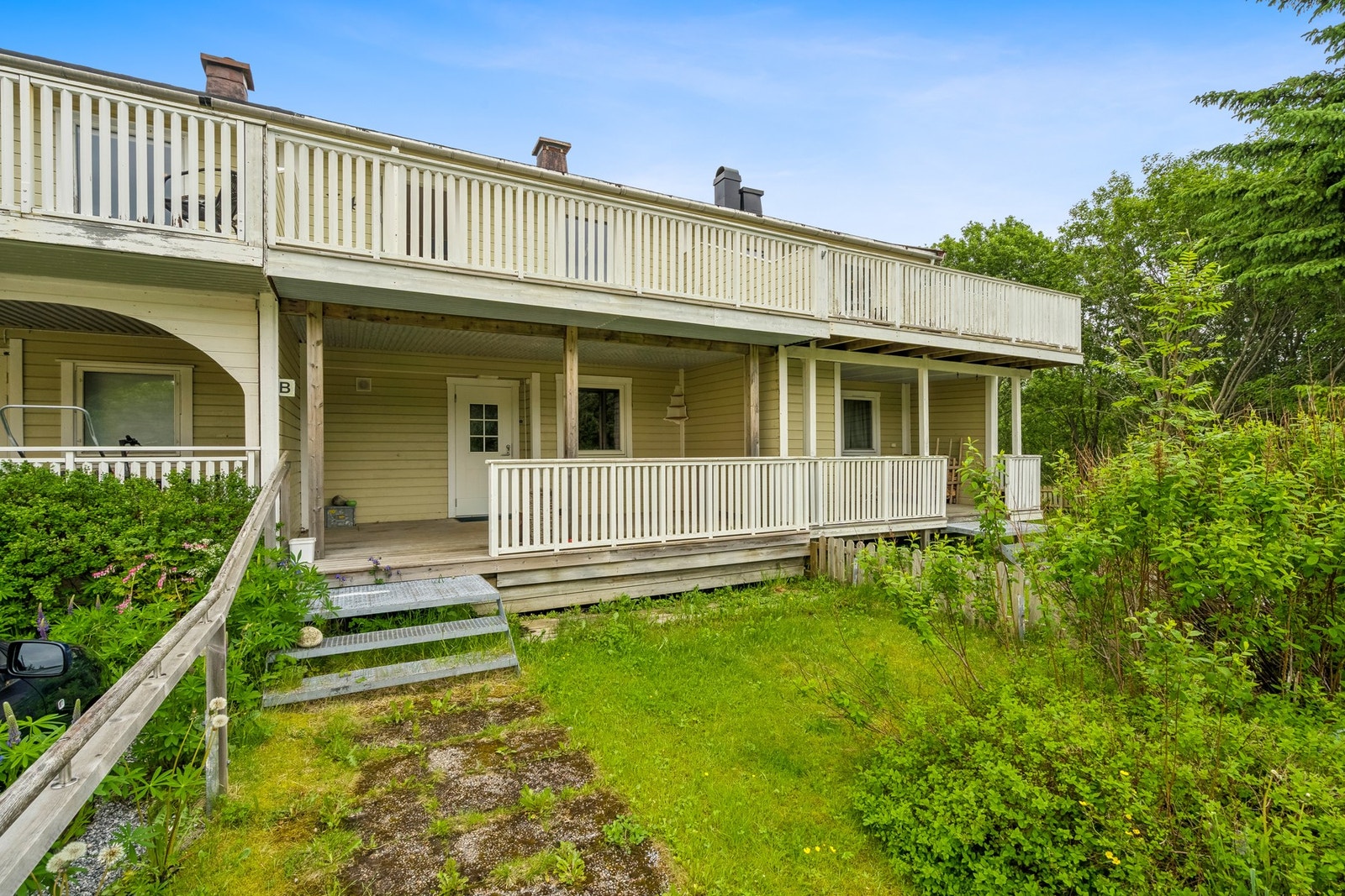 Romslig og innholdsrik bolig med potensial for modernisering, og gir deg muligheten til å sette ditt eget preg Galleribilde