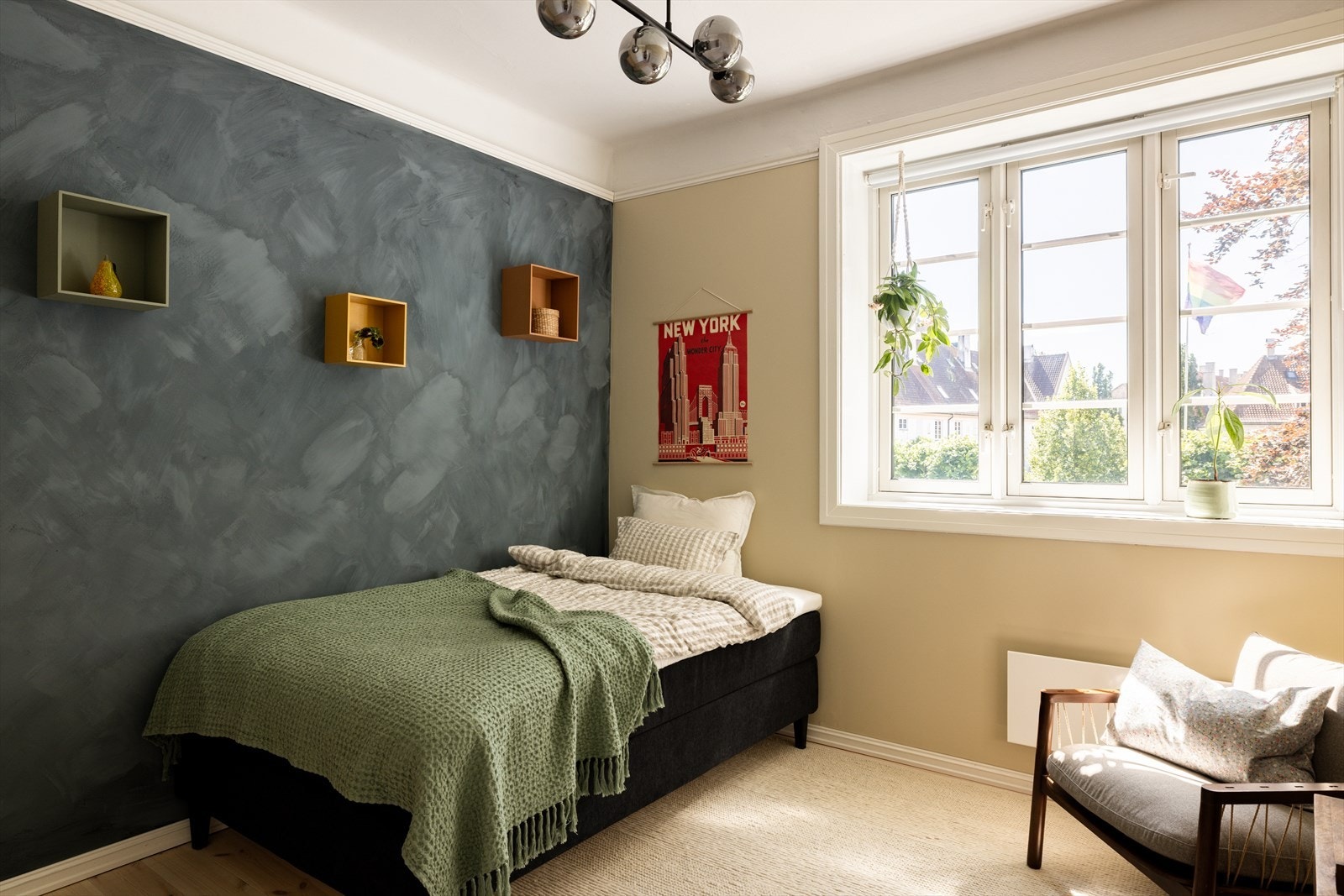 Soverom 2 er også av god størrelse og egner seg fint som gjesterom, barnerom eller ekstra stue. Galleribilde