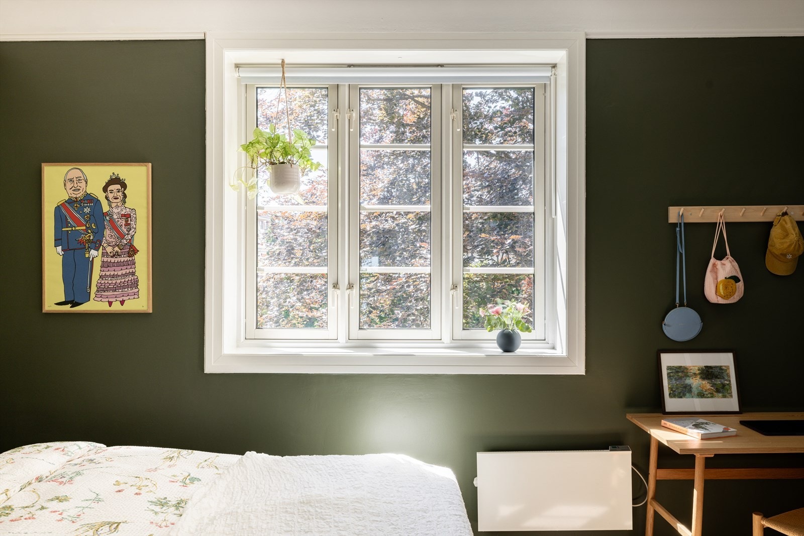 Vender mot grønne, rolige omgivelser. Galleribilde