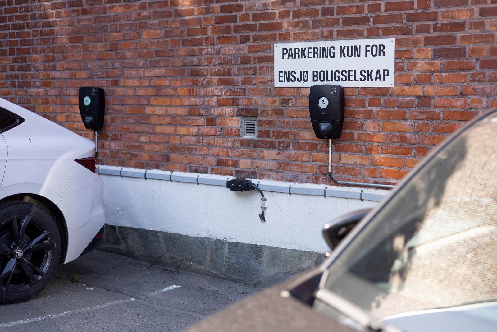 Det har nylig blitt installert nye el-bil ladere. Galleribilde
