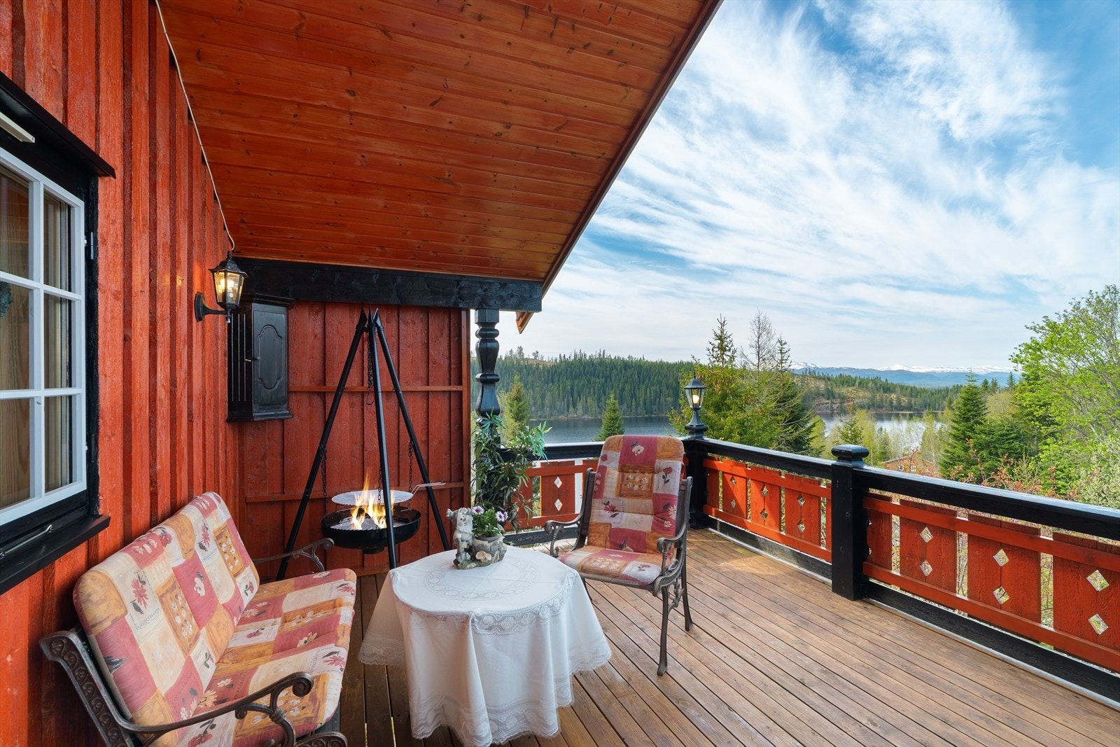 Veranda med god plass til sittegruppe Galleribilde