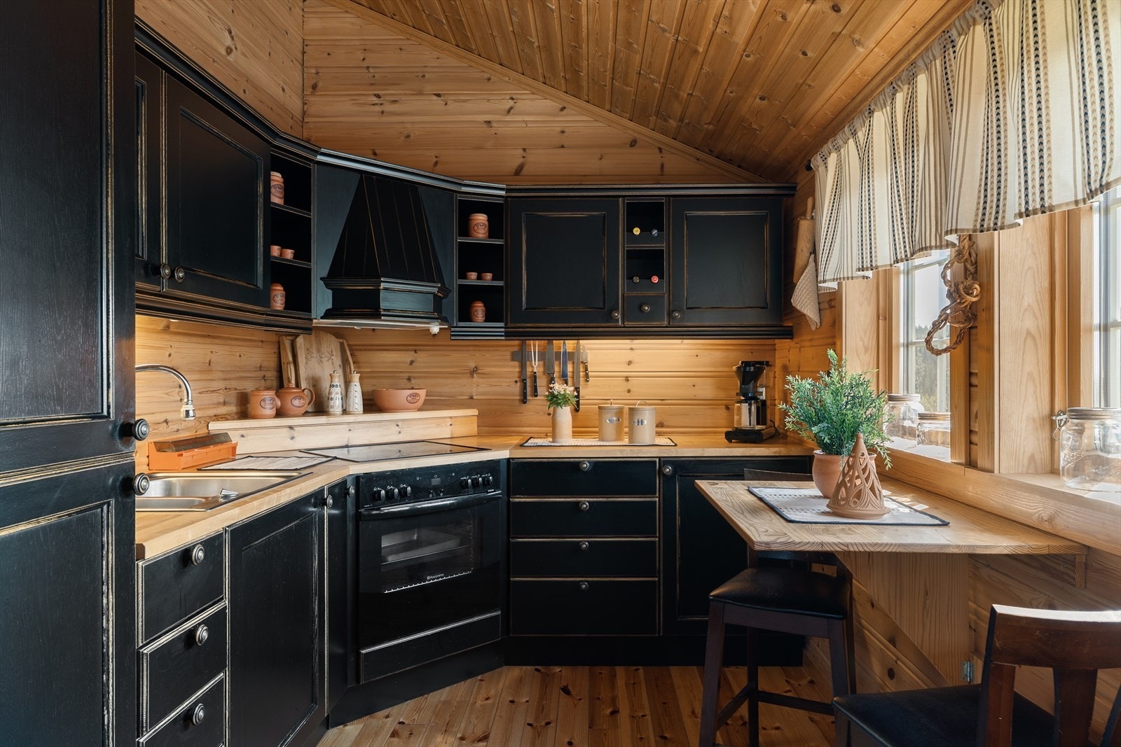 Kjøkkenet har fått TG-1 av takstmann og fremstår i god stand Galleribilde