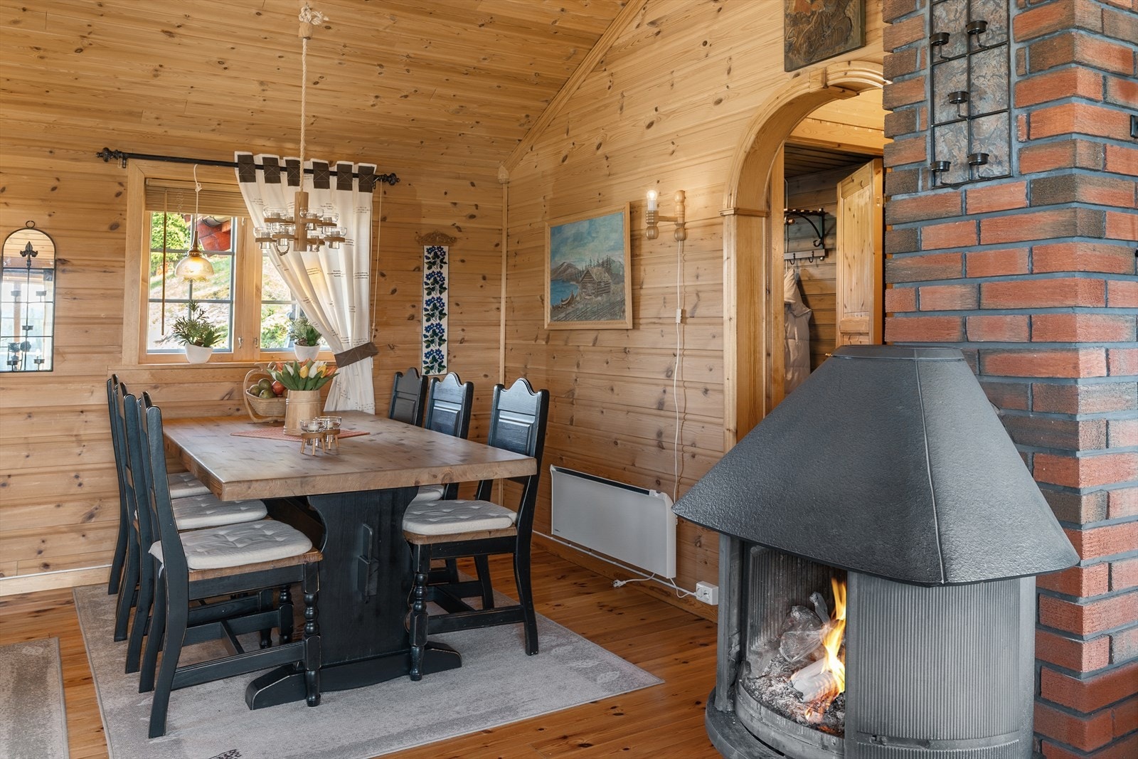 Spisegruppe, perfekt for hyggelige måltider og samvær Galleribilde