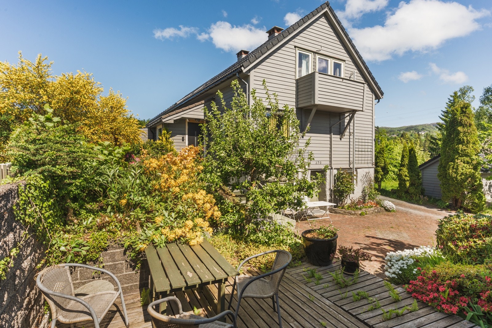 Med lite trafikk og naturen som nærmeste nabo er det lett å slå seg til ro i en travel hverdag. Galleribilde