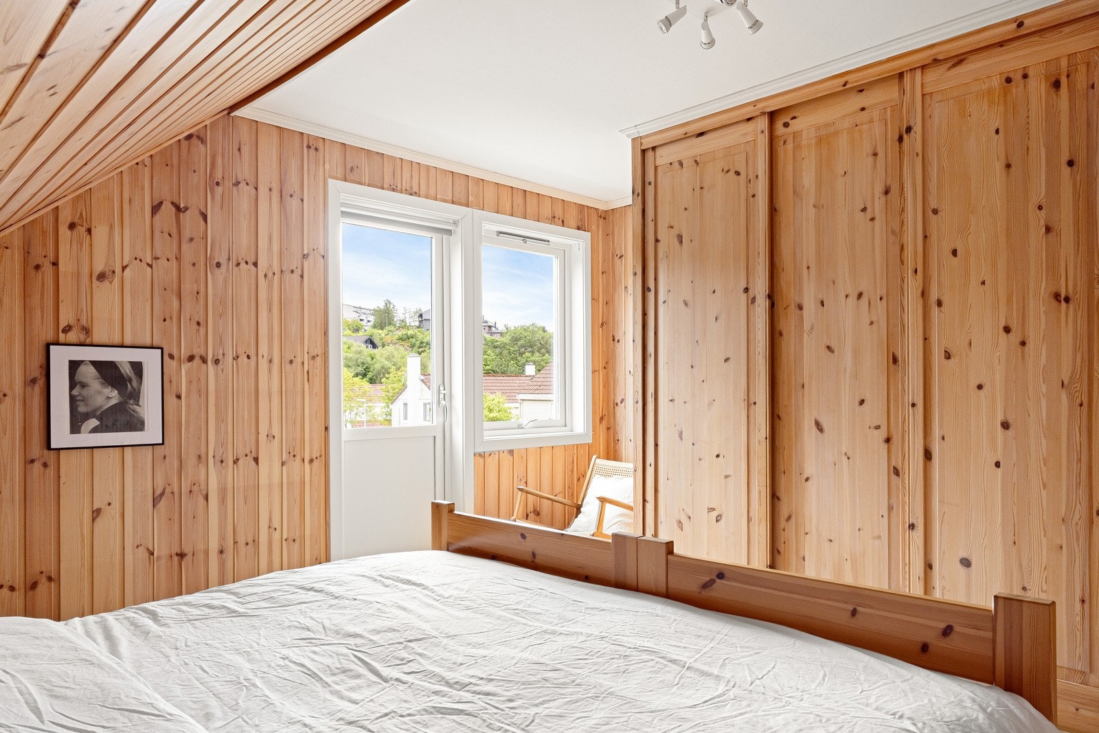 Her er det god plass til å innrede med dobbeltseng, nattbord og ønsket garderobeløsning. Galleribilde