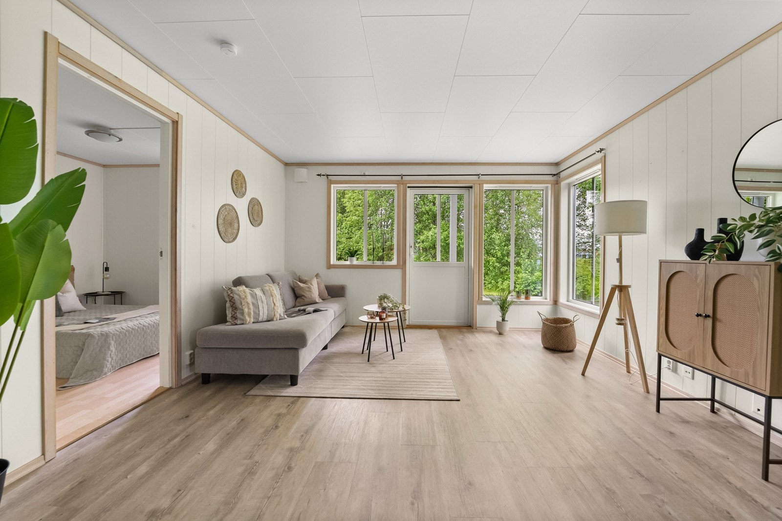 Velkommen til Blåbærtråkket 27B, leilighet 3! Lys og innbydende 2-roms hjørneleilighet med en meget god beliggenhet på attraktive Skogmo, rett utenfor sentrum av Jessheim! Galleribilde