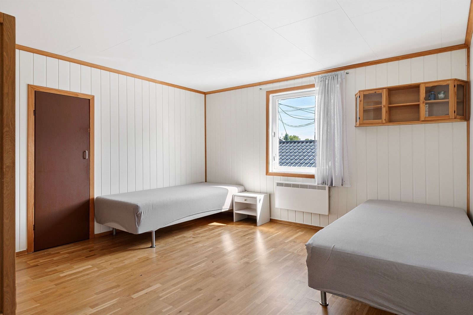 Soverom to er innredet med to enkeltsenger, her er det også flere muligheter for innredning og bruksalternativer. Galleribilde