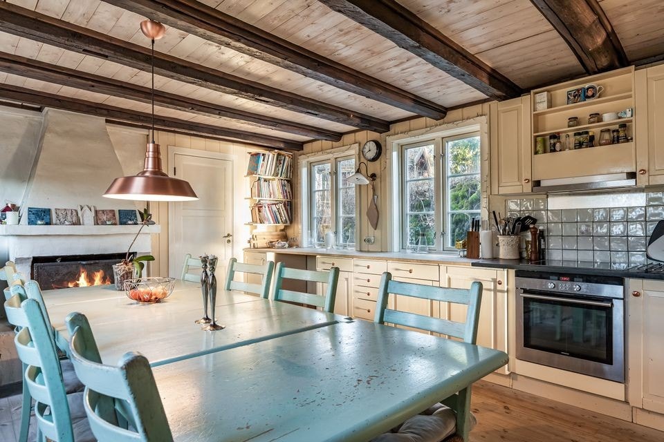 Kjøkken med hvitevarer Galleribilde