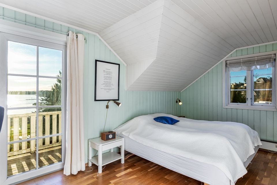 Soverom med utgang til balkong Galleribilde