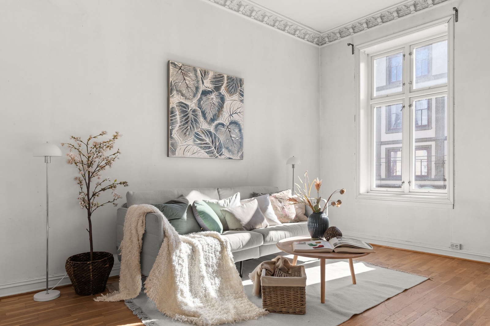 Flott lysinnslipp fra de store vindusflatene. Galleribilde