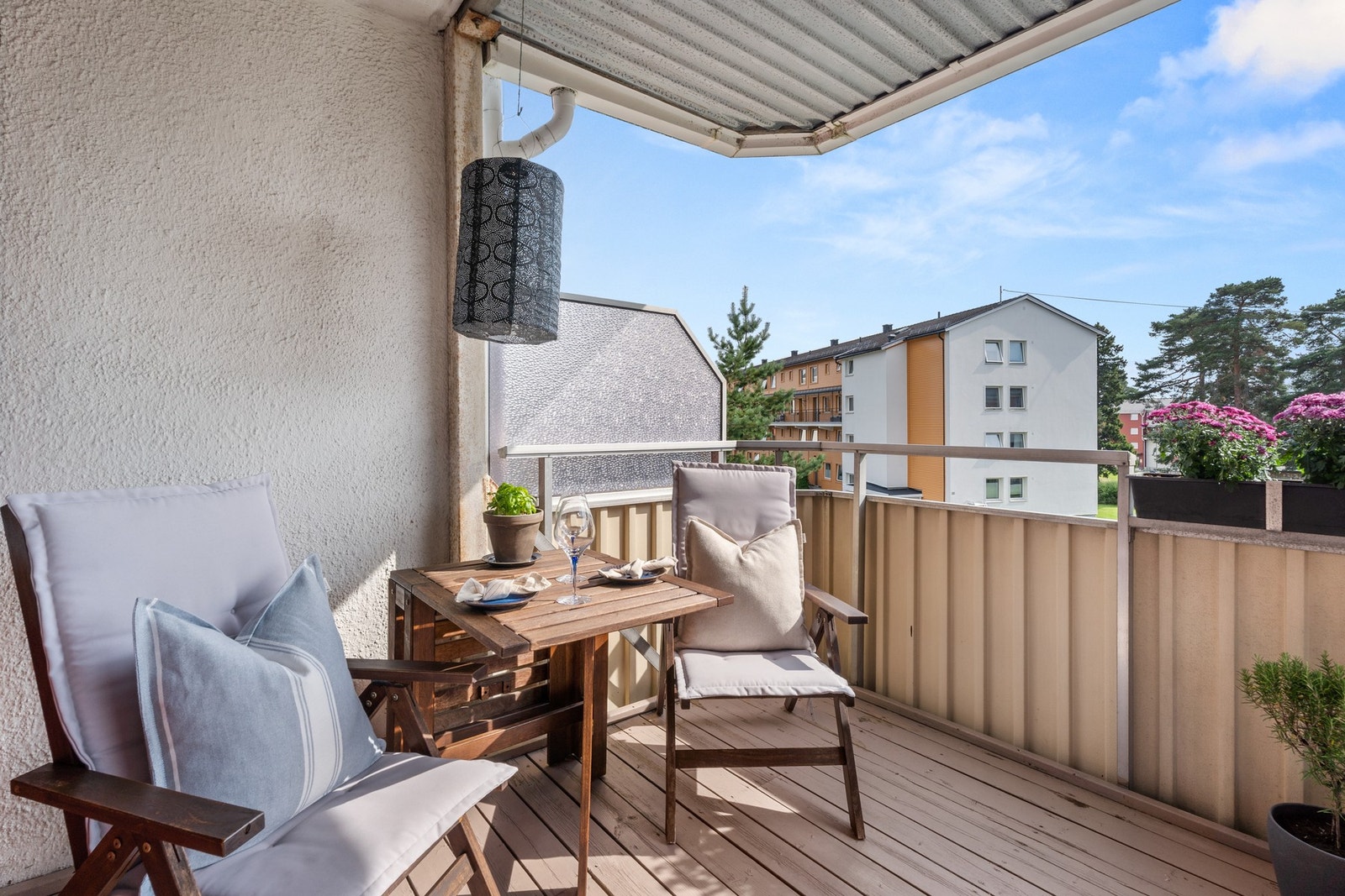 Det er tillatt å grille med både gass- og elektrisk grill på balkongen. Galleribilde