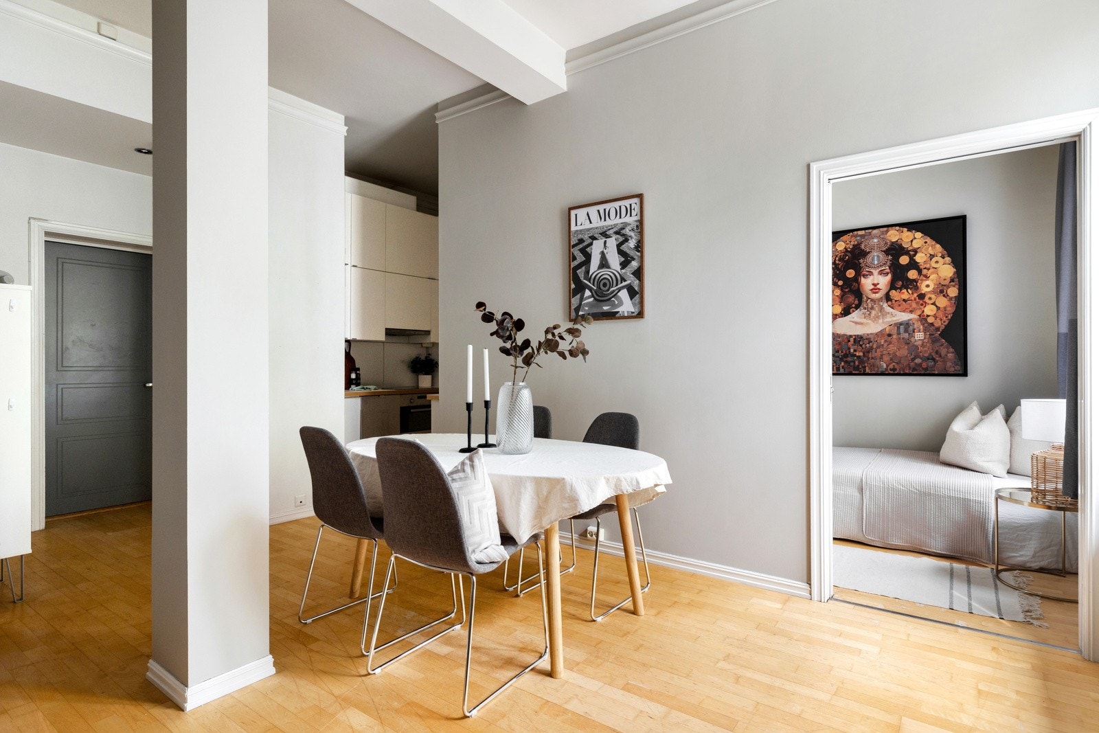 God plass til stort spisebord. Galleribilde