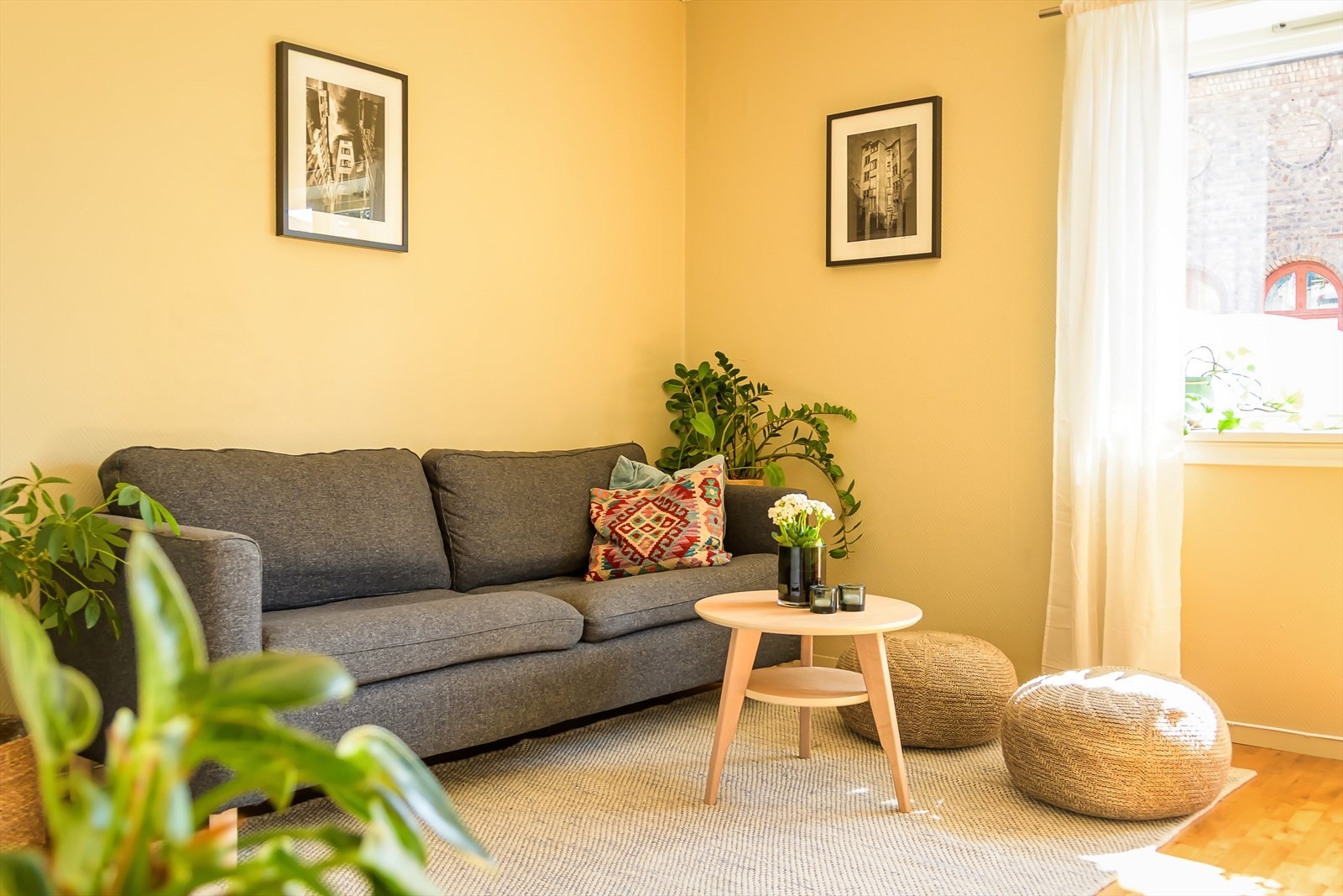 Stuen er enkel å innrede etter eget ønske Galleribilde