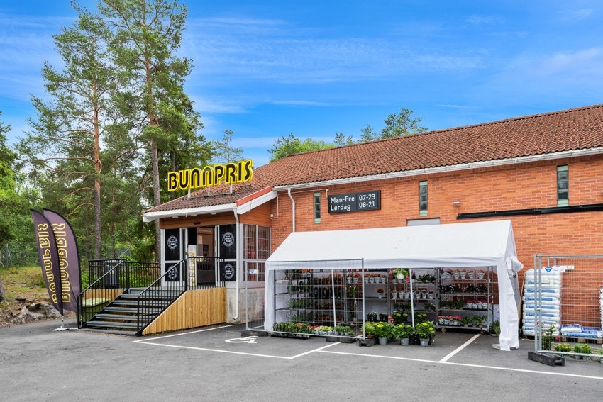 Dagligvarehandelen kan gjøres på bla. Bunnpris som er kun 5 min gåtur unna. Galleribilde