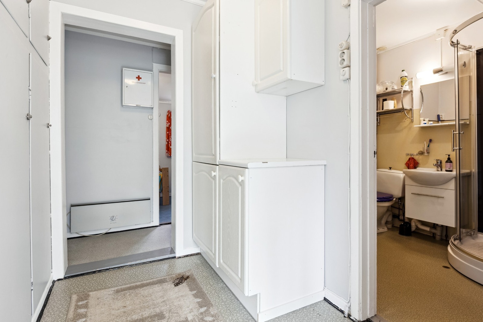 Entré og adkomst bad. Galleribilde