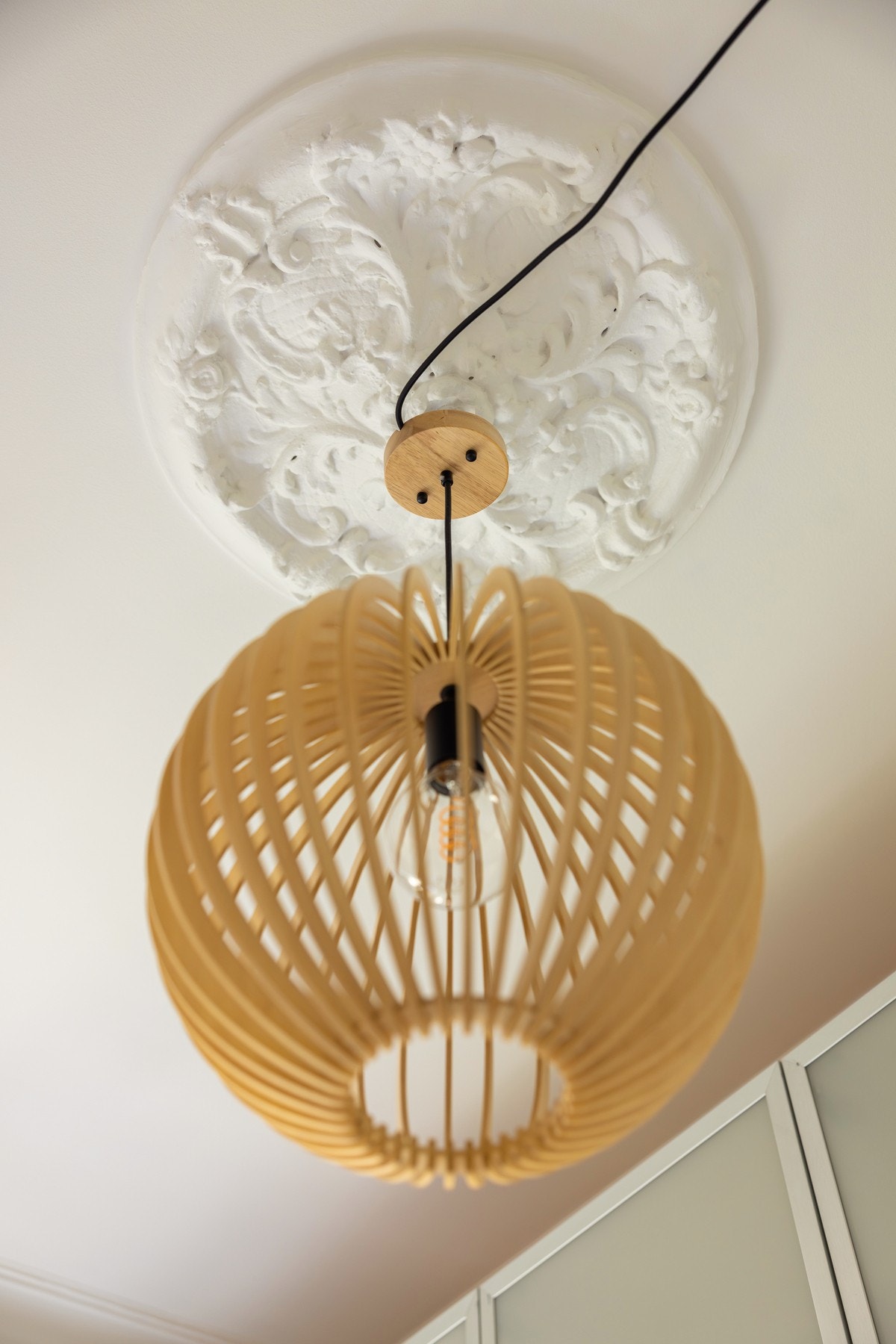 Igjen finner vi den nydelige rosetten på soverommet. Galleribilde