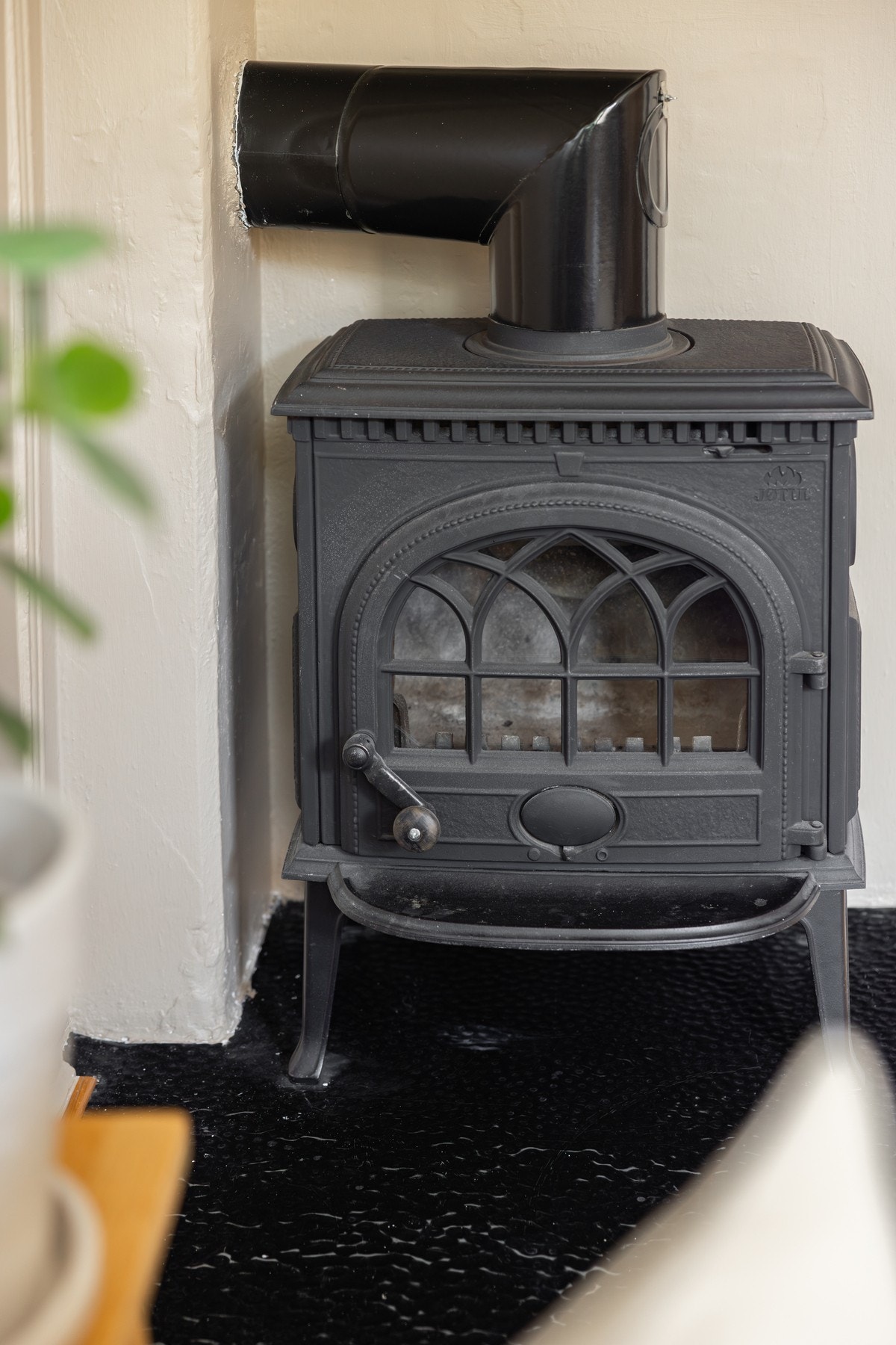 Leiligheten kan også skilte med peis- perfekt til vinterkosen. Galleribilde