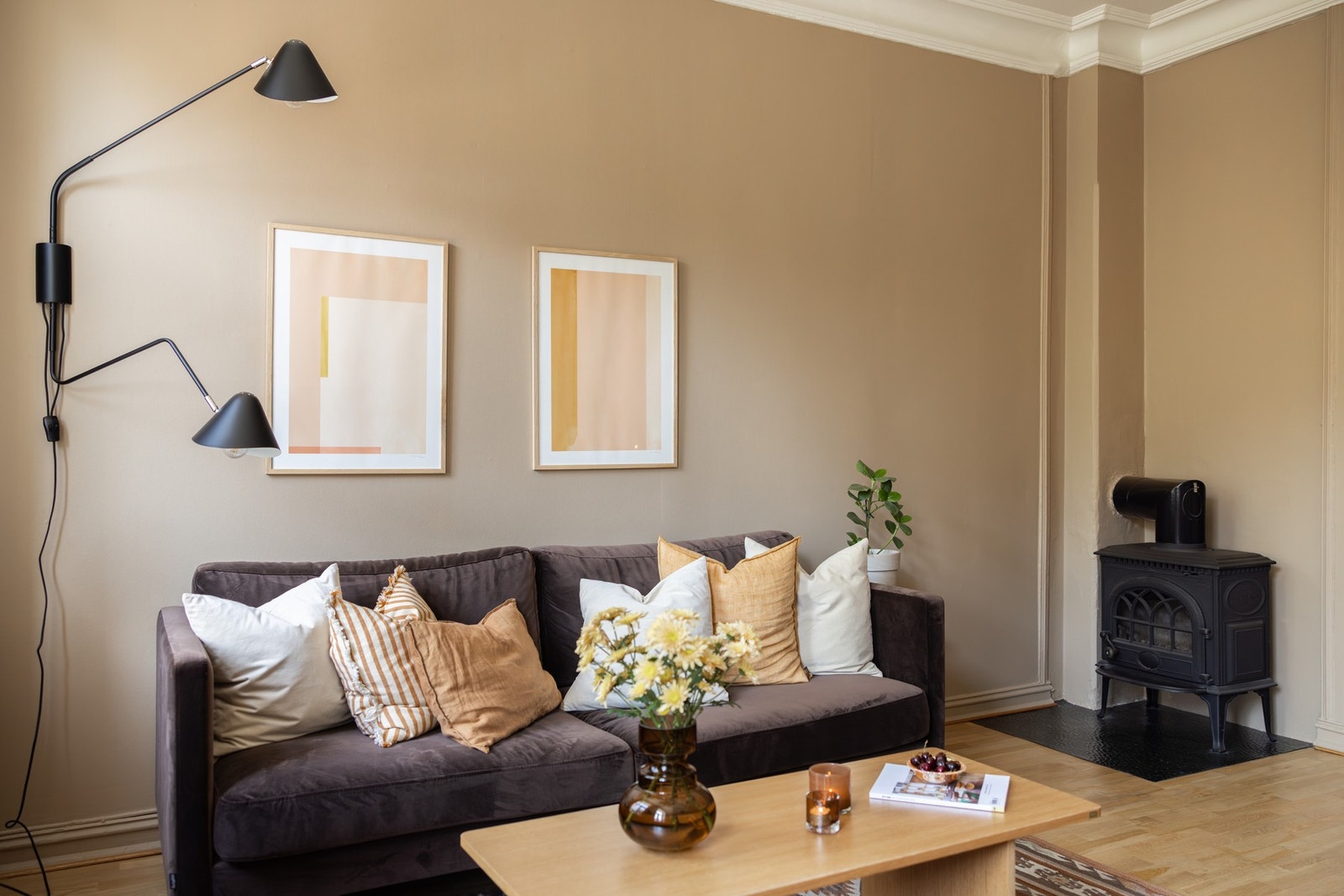 Hele leiligheten er nymalt i et tidløst og klassisk fargepalett. Galleribilde