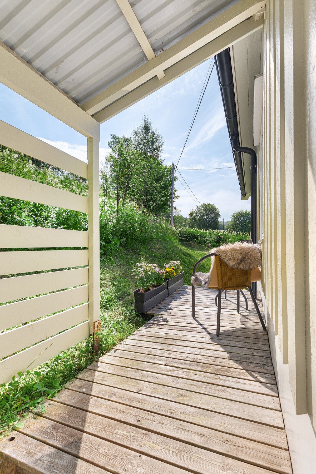 Det er laget flere uteområder, her med platt utenfor vaskerom Galleribilde