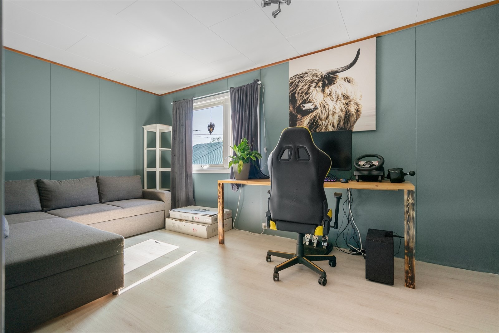 Soverom 2, romslig soverom som kan brukes som tv-stue eller kontor Galleribilde