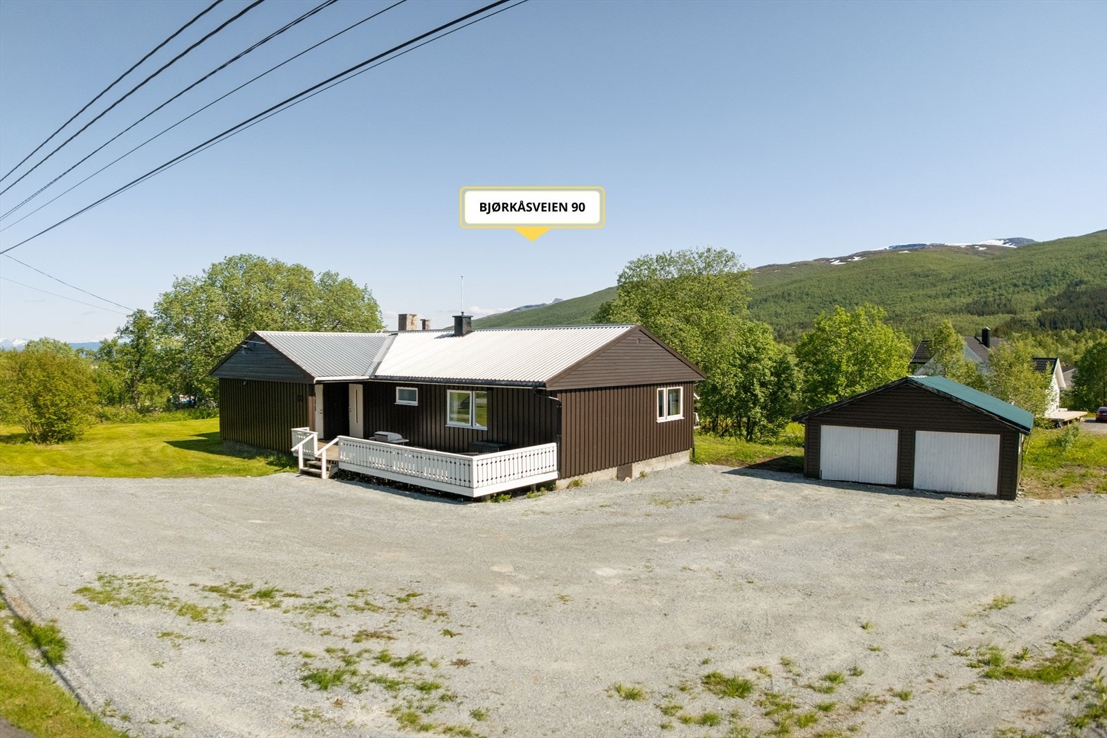 Bjørkåsveien 90, enebolig med stor parkering, hage og garasje Galleribilde