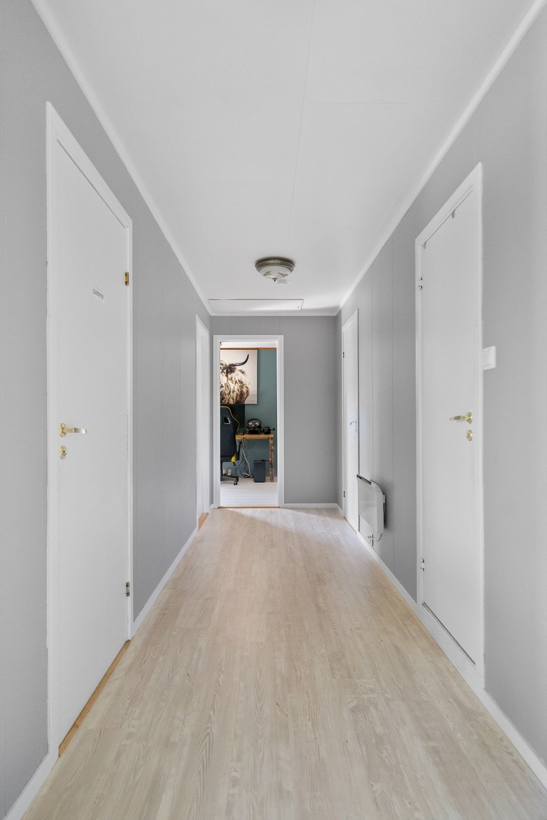 Videre fra kjøkken er det en gang mot soverom og bad Galleribilde