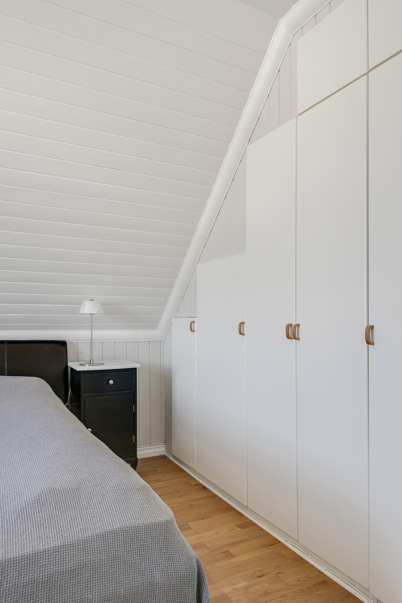 God plass med skap på soverom 2 Galleribilde