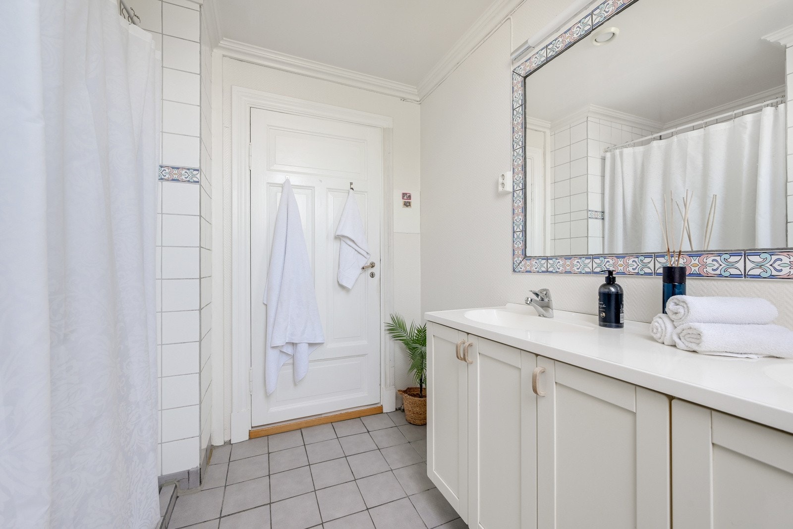 Dobbel servant med speil Galleribilde