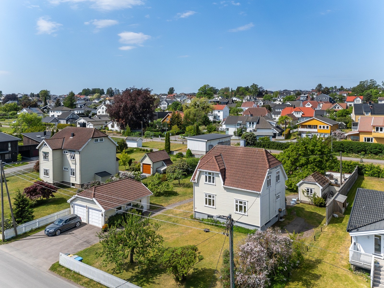 Tomten er solrik og går over 1,3 mål! Galleribilde