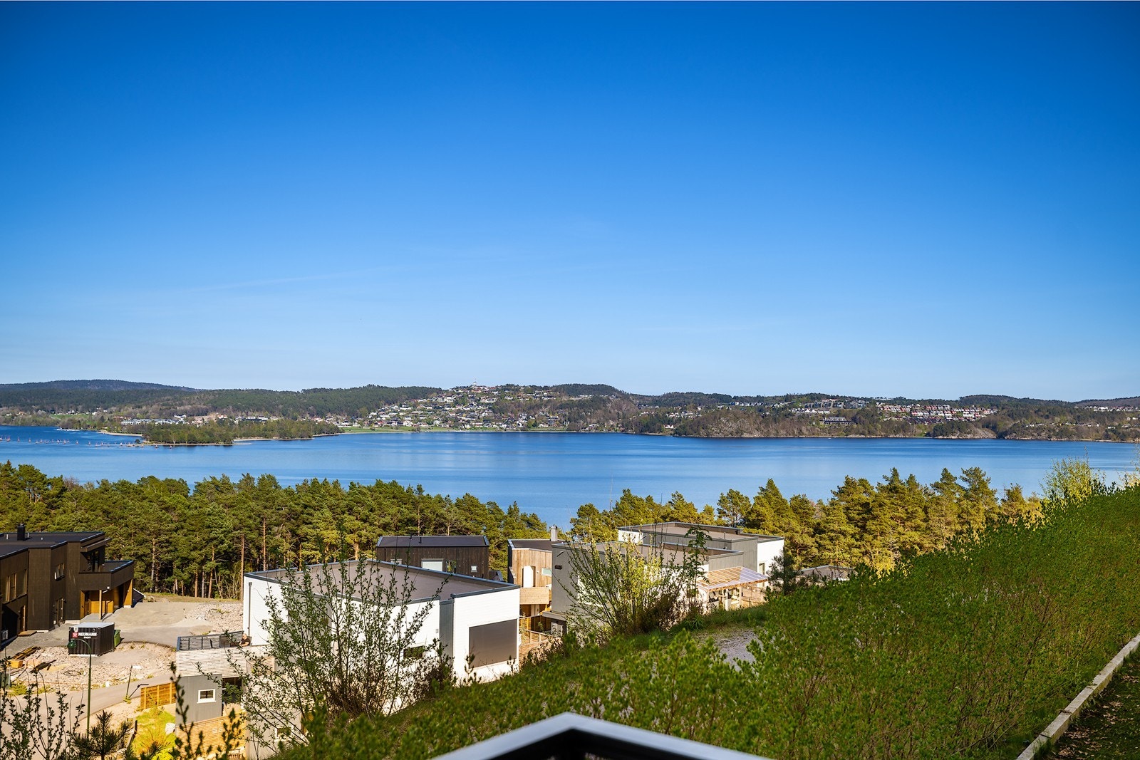 Boligen har en spennende planløsning fordelt på 3 etasjer og 275kvm Galleribilde