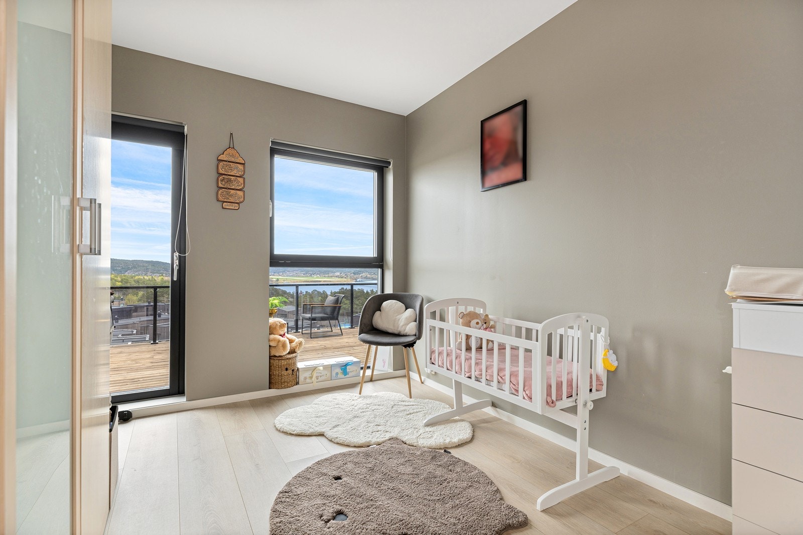 Soverom II (Begge soverom med varmefolie på gulv som kan smartstyres fra app) Galleribilde