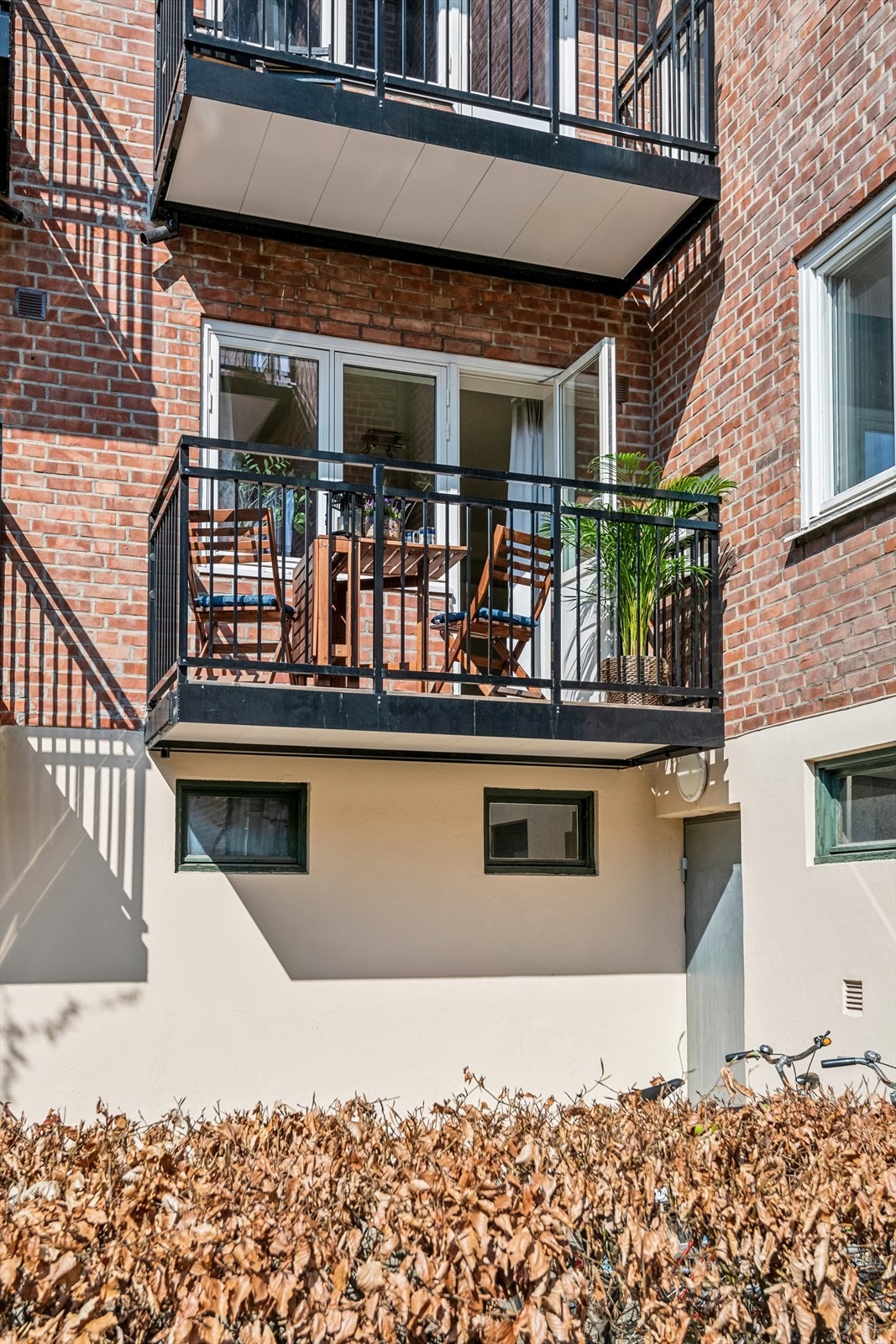 Balkongen sett fra bakgården Galleribilde