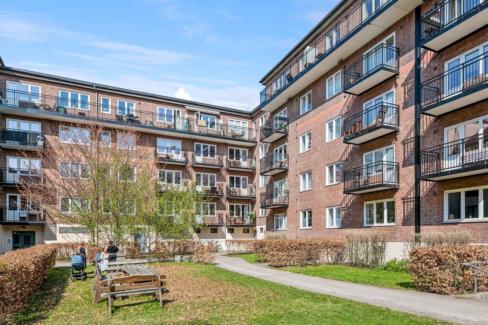 Sameiet har en hyggelig opparbeidet bakgård Galleribilde