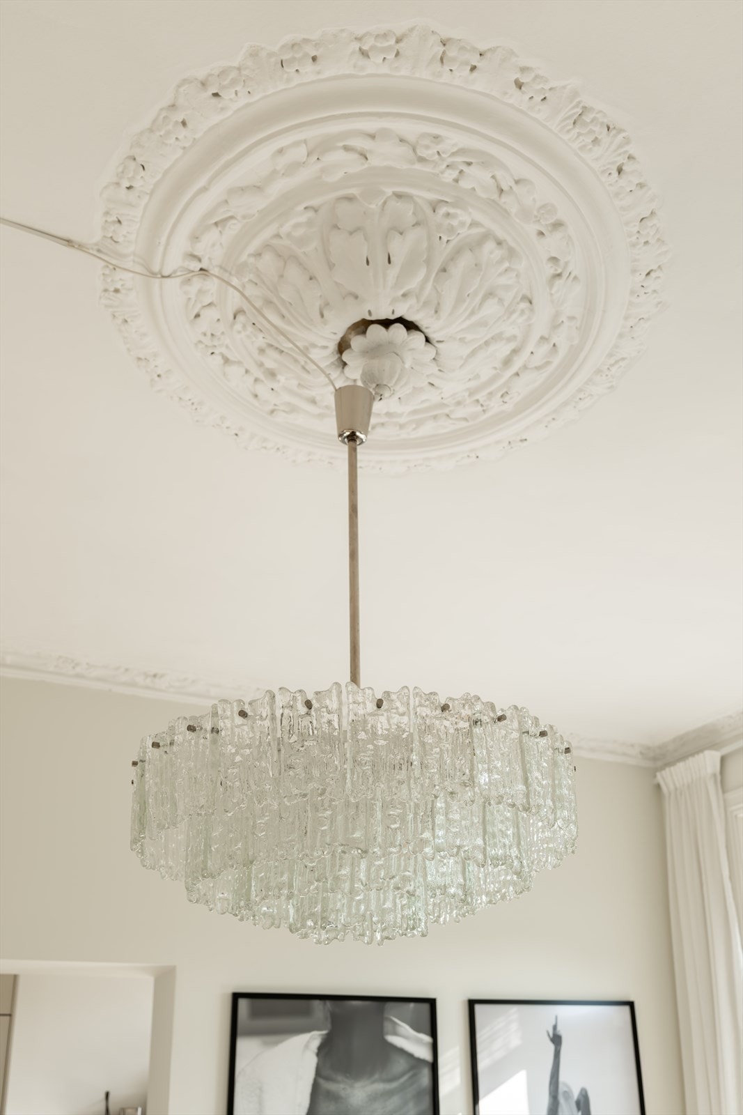 Klassiske detaljer som stukkatur og rosett Galleribilde