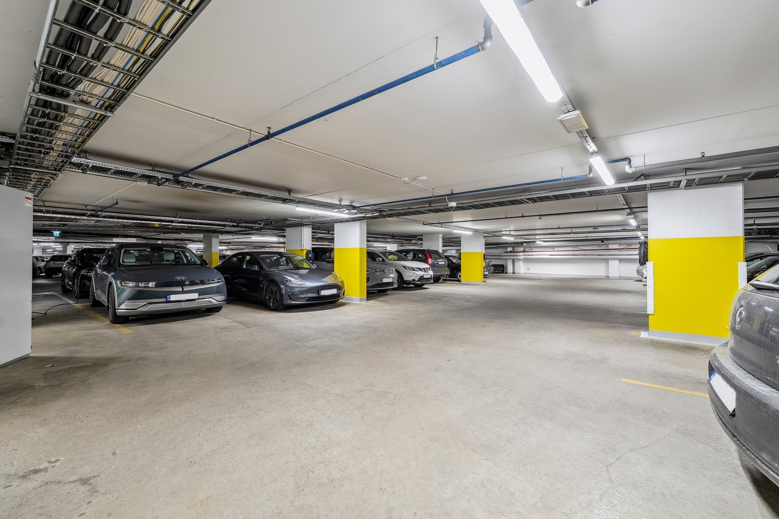 Parkering i kjeller leies ut plasser for kr. 2.500,- pr. mnd. Galleribilde