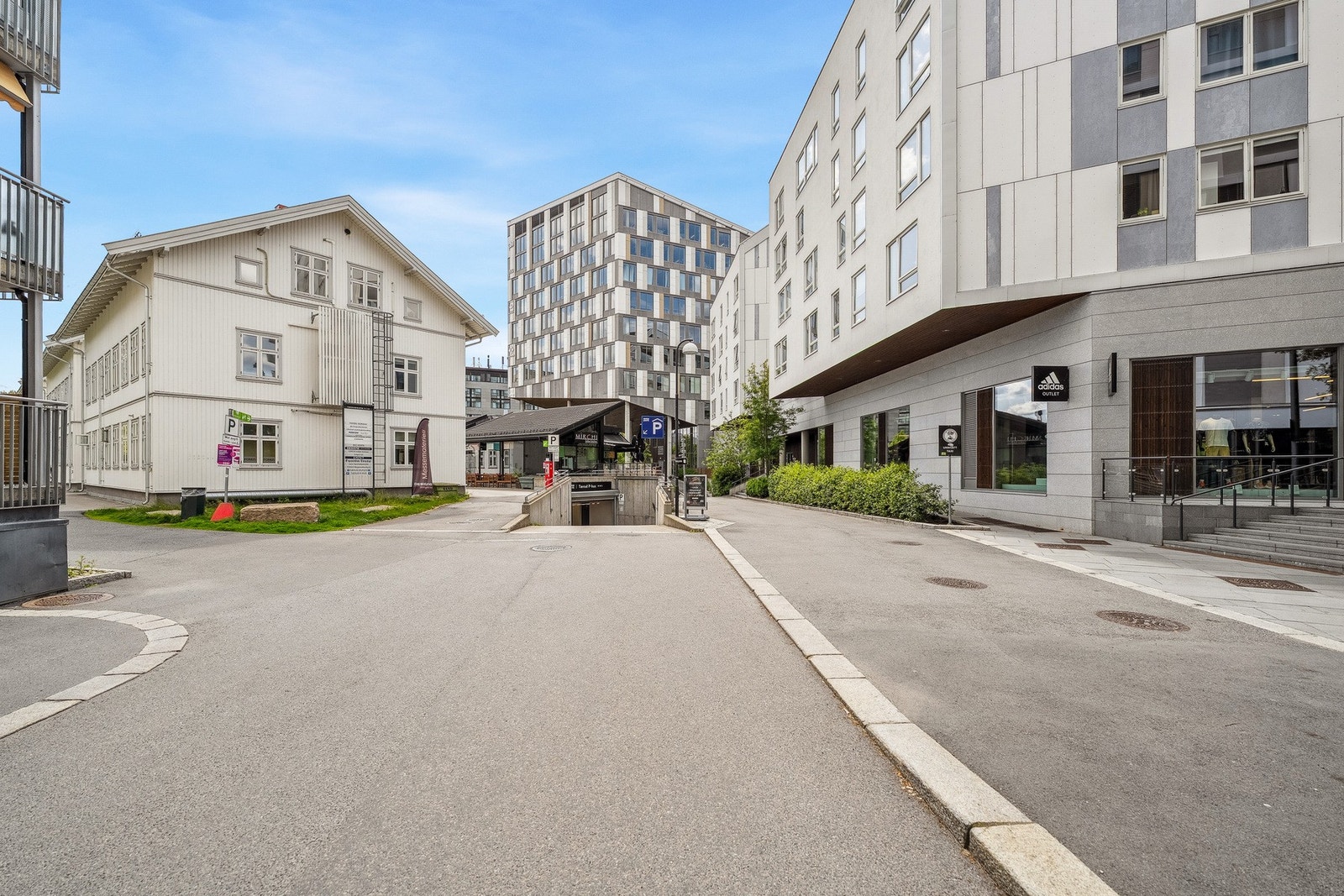 Inngang til parkeringskjeller. Galleribilde