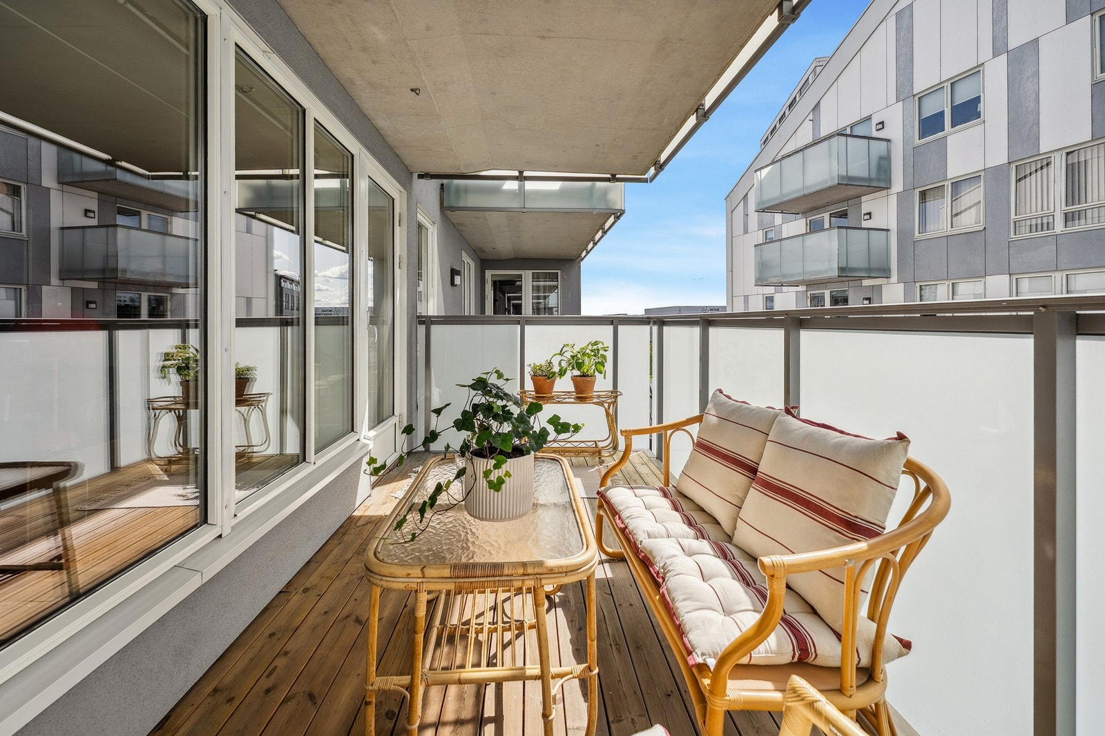 Sydvendt balkong på hele 10 m² Galleribilde
