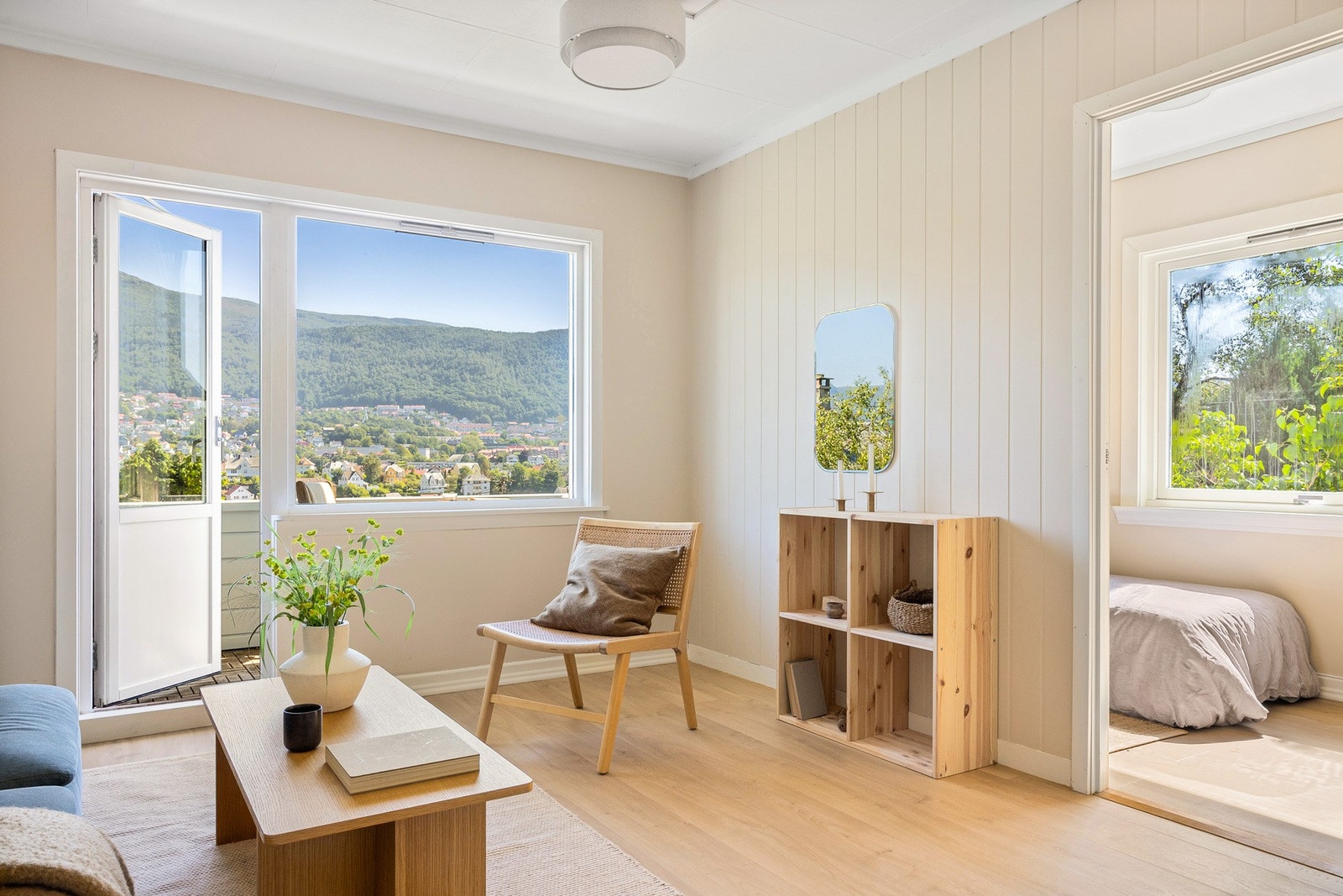 Leiligheten er lys og innbydende. Galleribilde