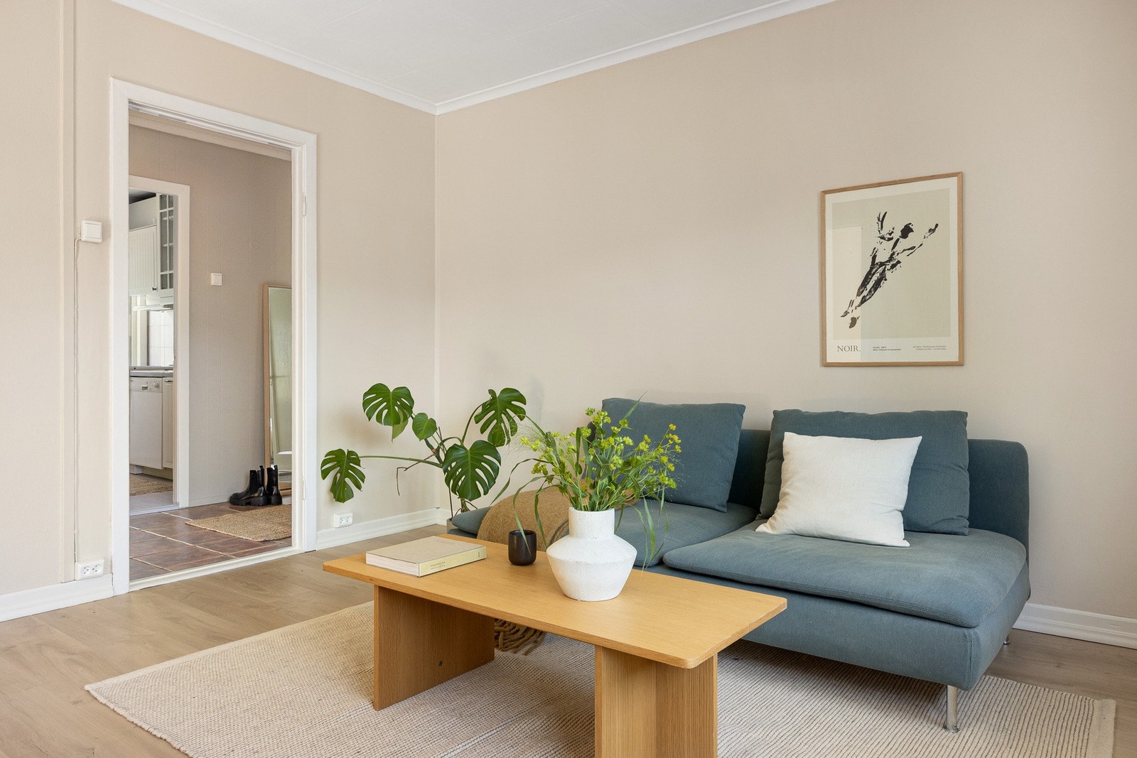 Stuen har god plass til å innrede i flere soner. Galleribilde