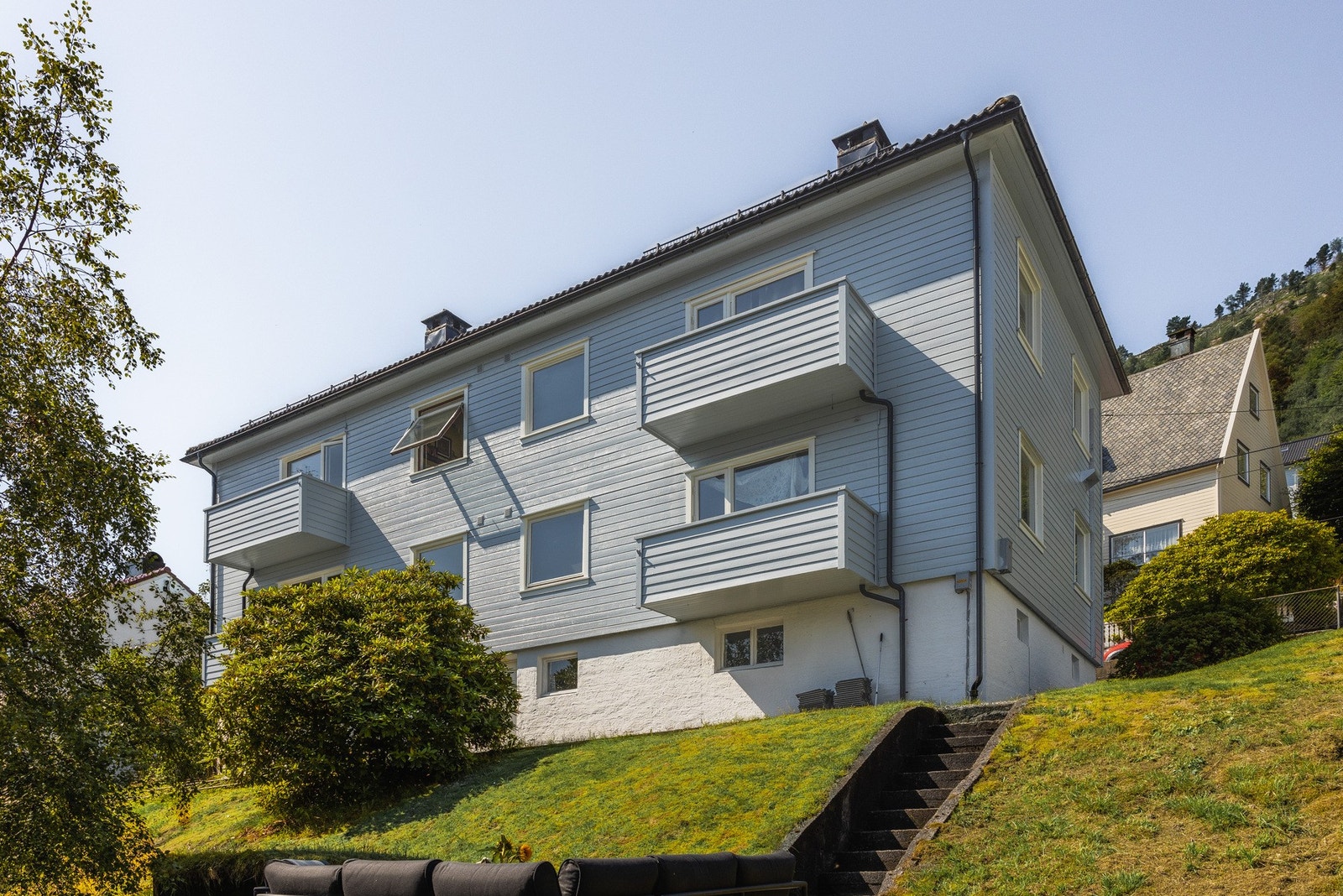 Aksjelaget er meget godt vedlikeholdt. Fasaden ble malt i 2025. Galleribilde