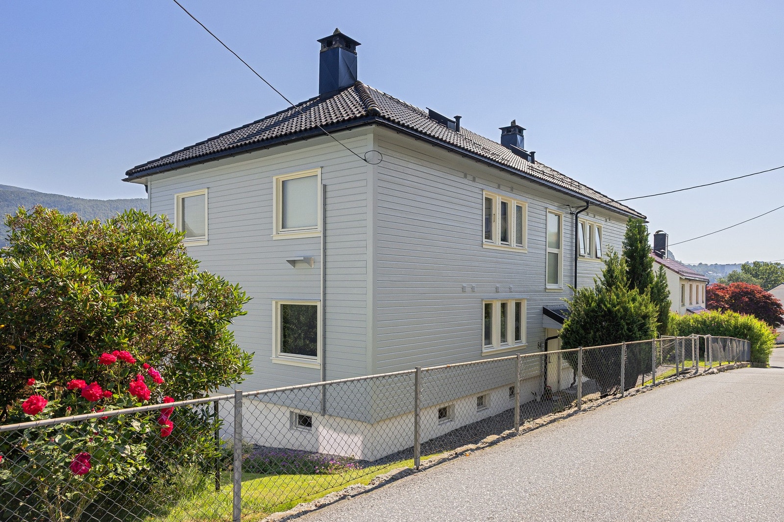 Her bor du rolig og skjermet, men likevel med nærhet til alt man trenger i hverdagen. Galleribilde