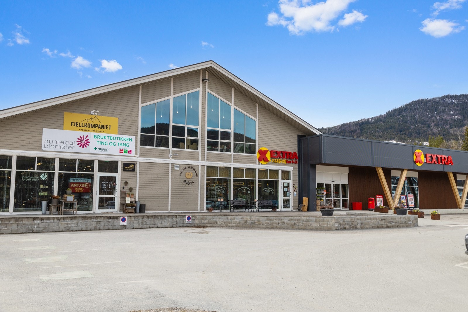 På Vegglisenteret finner du Coop Extra, Numedal Blomster, Baker'n, Fjellkompaniet, Bruktbutikken Ting og Tang Galleribilde