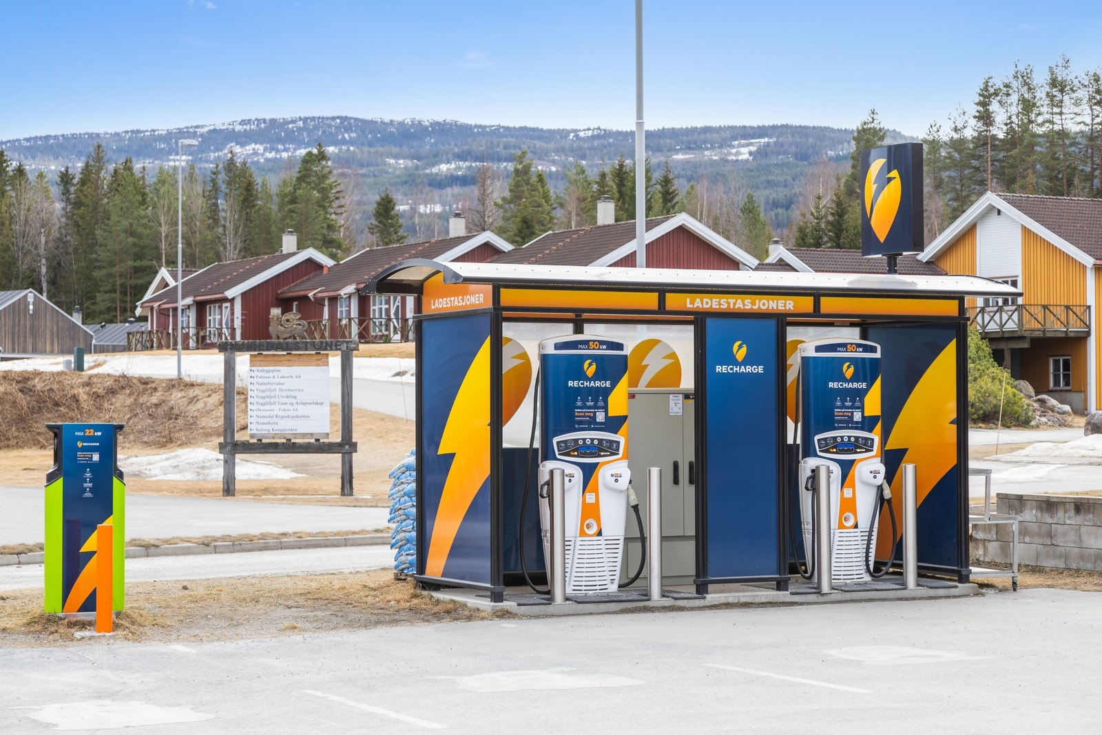 Det er ladestasjoner for elbil utenfor Vegglisenteret Galleribilde