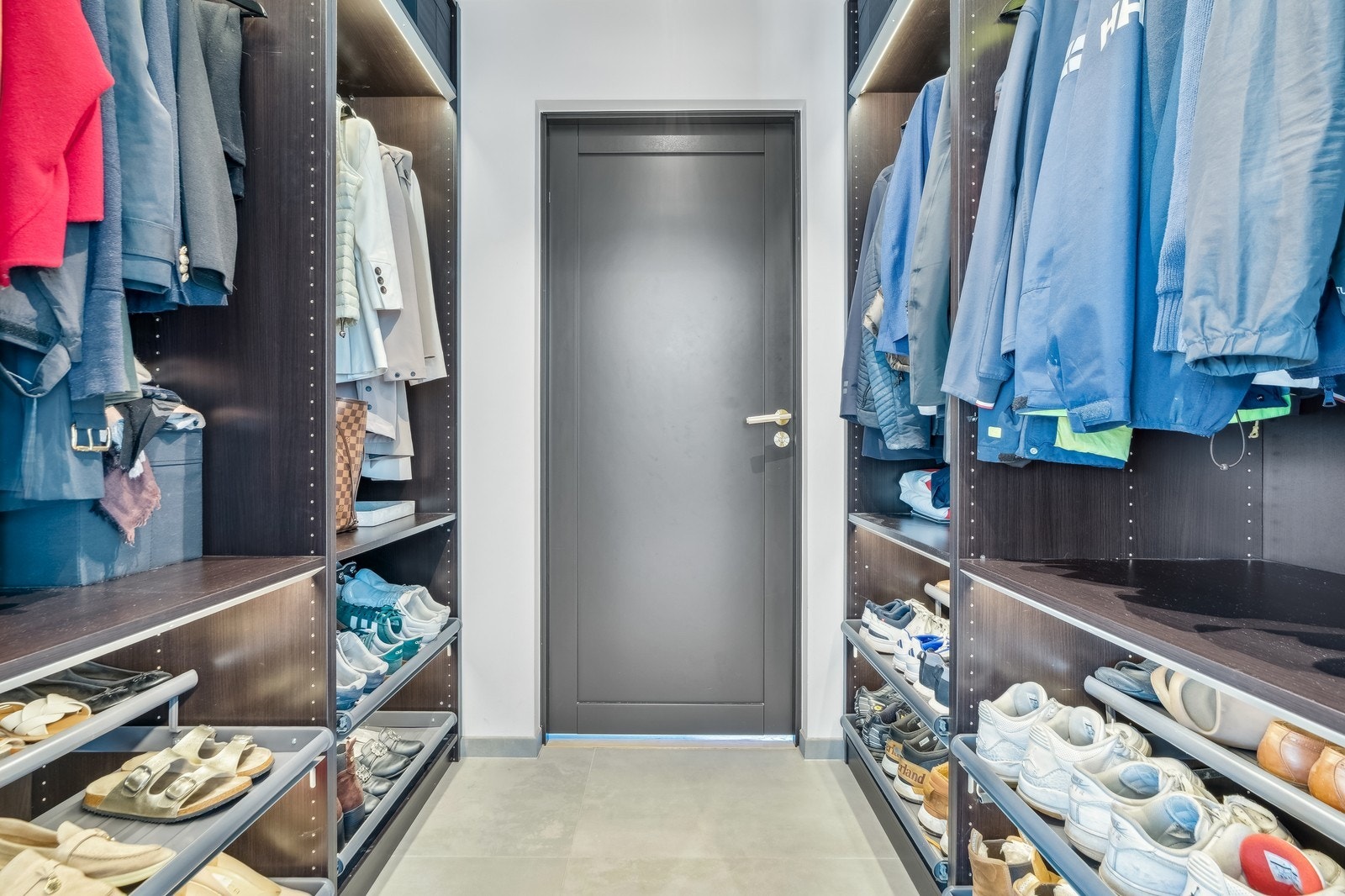 Walk-in closet Galleribilde